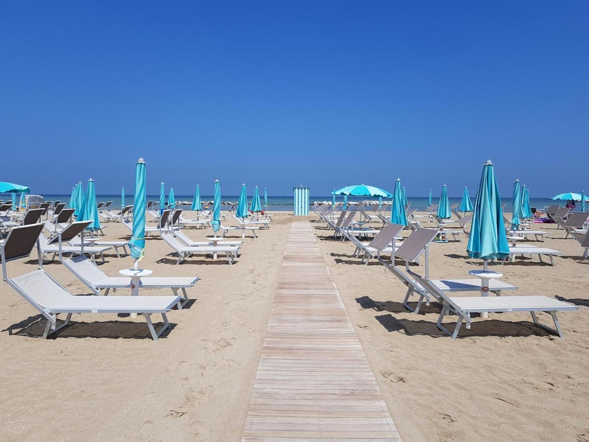 Hotel Paloma Beach Front Chiringuitos Time Rimini Exterior foto