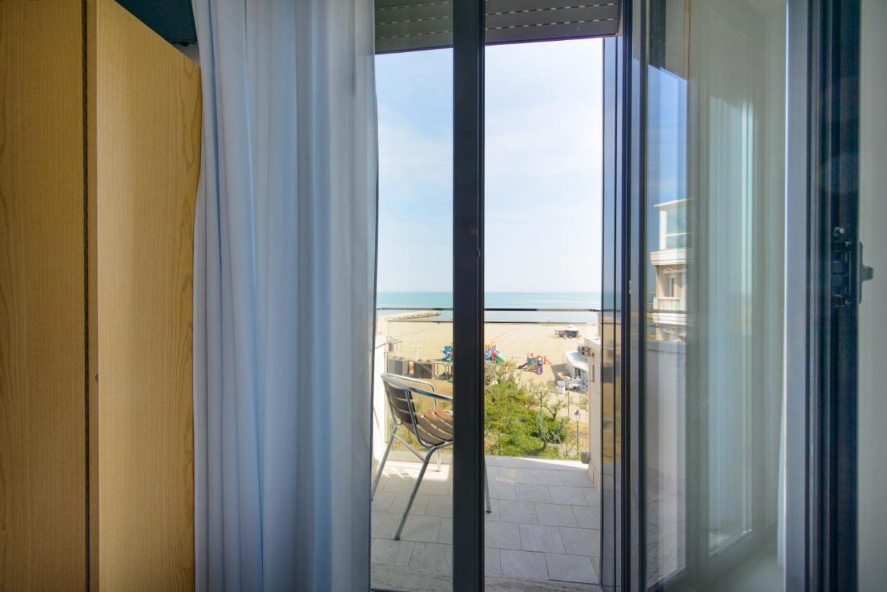 Hotel Paloma Beach Front Chiringuitos Time Rimini Exterior foto