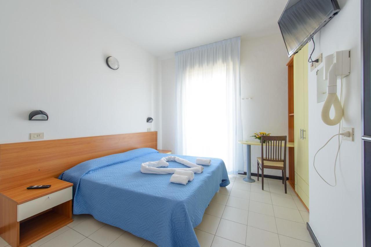 Hotel Paloma Beach Front Chiringuitos Time Rimini Exterior foto