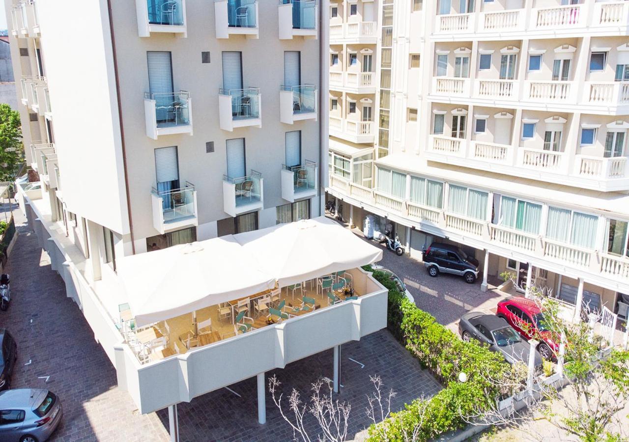 Hotel Paloma Beach Front Chiringuitos Time Rimini Exterior foto