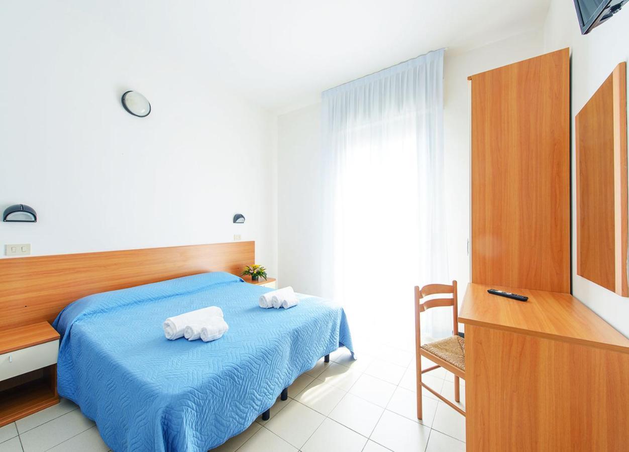 Hotel Paloma Beach Front Chiringuitos Time Rimini Exterior foto