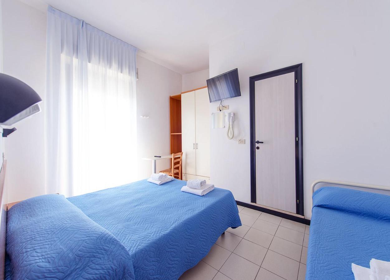 Hotel Paloma Beach Front Chiringuitos Time Rimini Exterior foto